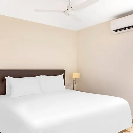 מלון דירות Sunset Harbour Club 3*