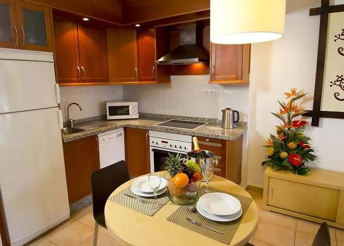 Sunset Harbour Club Aparthotel 4*