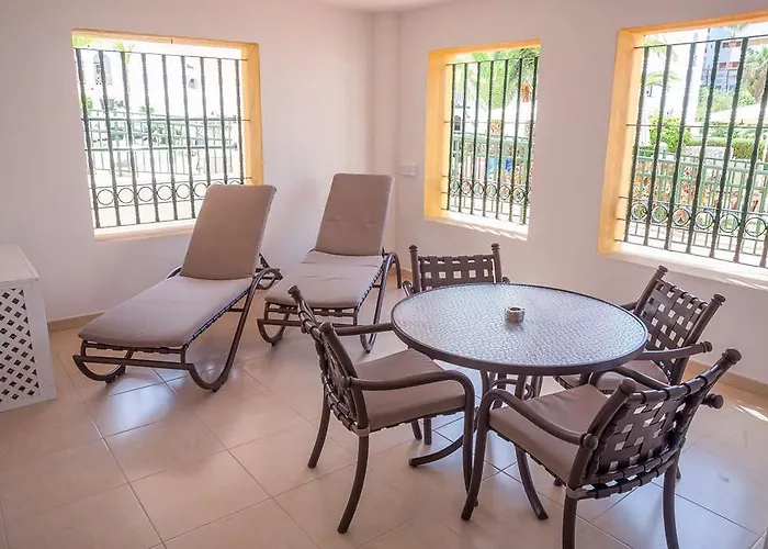 Sunset Harbour Club Aparthotel 4*